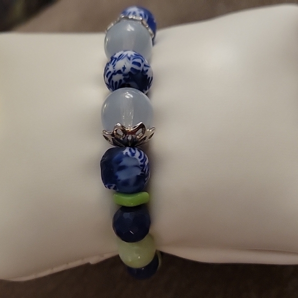 HANDMADE Glass Jade African Trade Beaded Toggle Bracelet - Picture 5 of 7